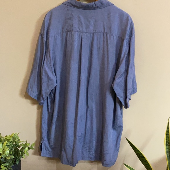 ✨ 4 for $20 ✨ Jamaica Jaxx Blue Silk button down size Medium - Picture 3 of 4